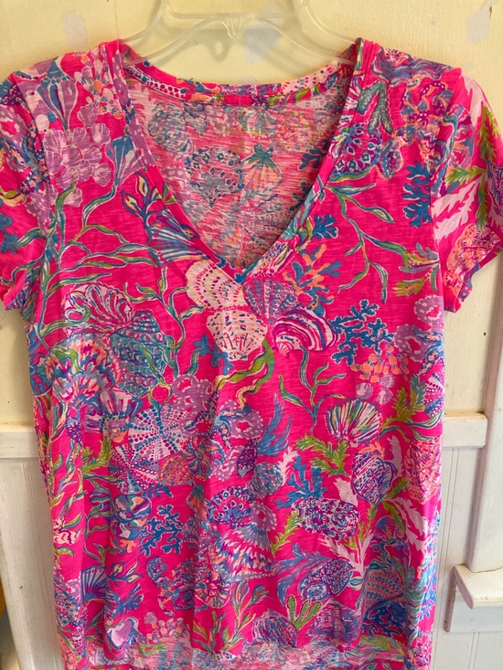 Lilly Pulitzer Tops - Lilly Pulitzer Hot Pink Multicolor Floral V‑Neck Tee